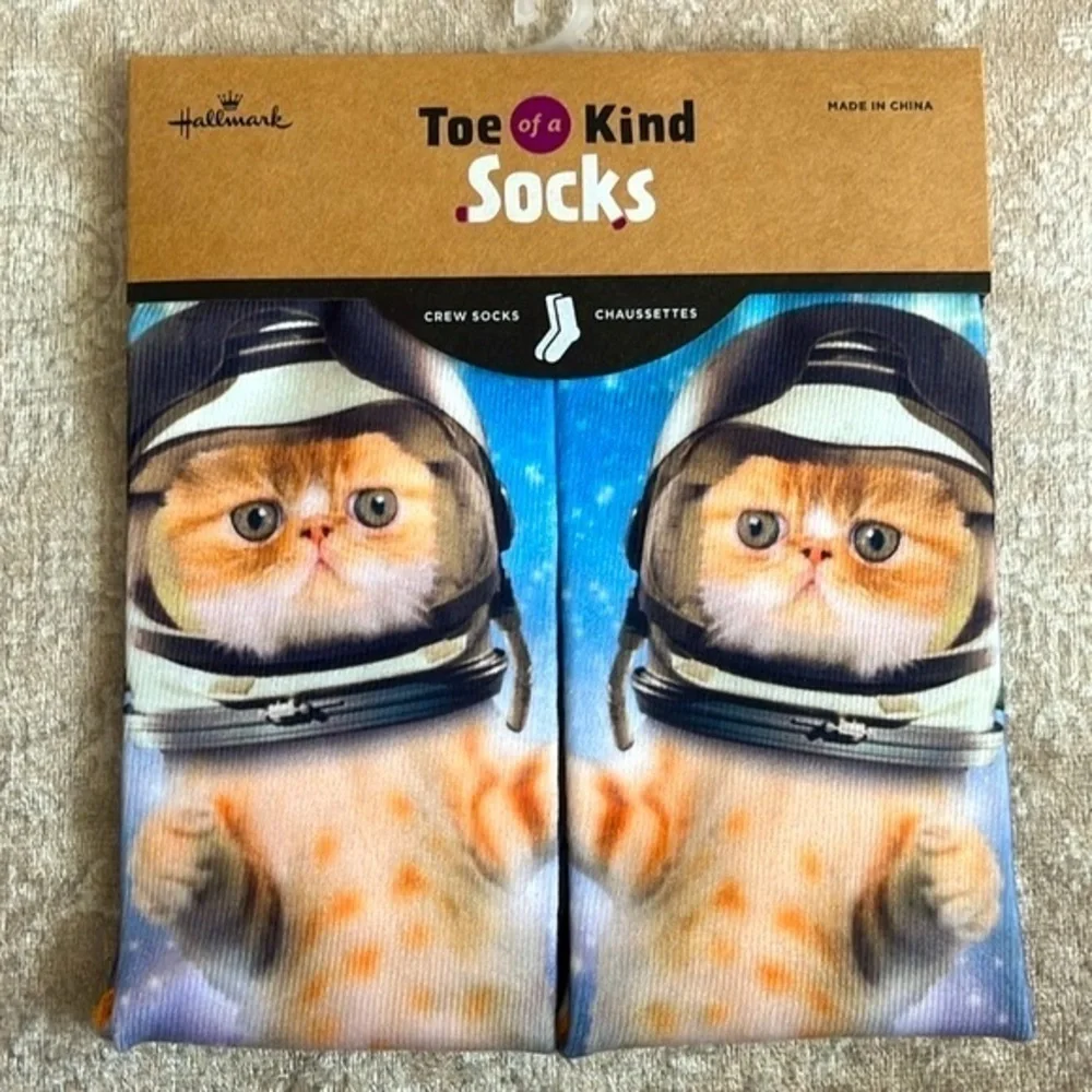 Brand New Set of 2 Pairs of Hallmark Toe of a Kind Crew Socks Kitties Space Cat
